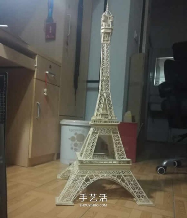 Detailed illustrated tutorial on hand-made Eiffel Tower model with bamboo sticks