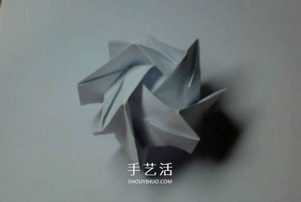 Illustration of folding method of beautiful four-cornered rose transformed from Fukuyama rose