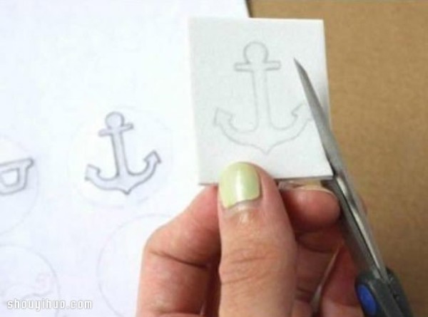 Simple illustrated tutorial on how to make felt stamps by hand