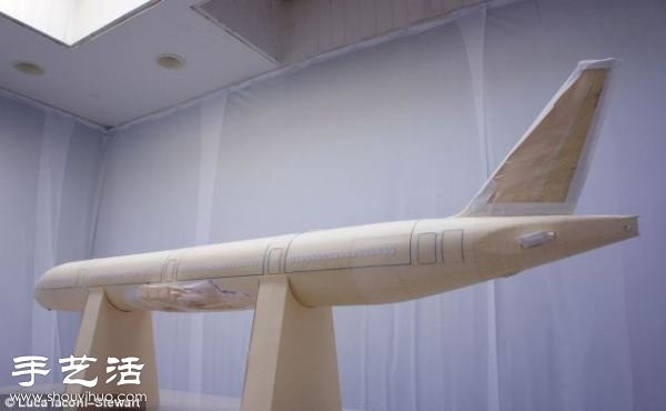 Cardboard DIY to make ultra-fine Boeing 777 airplane model