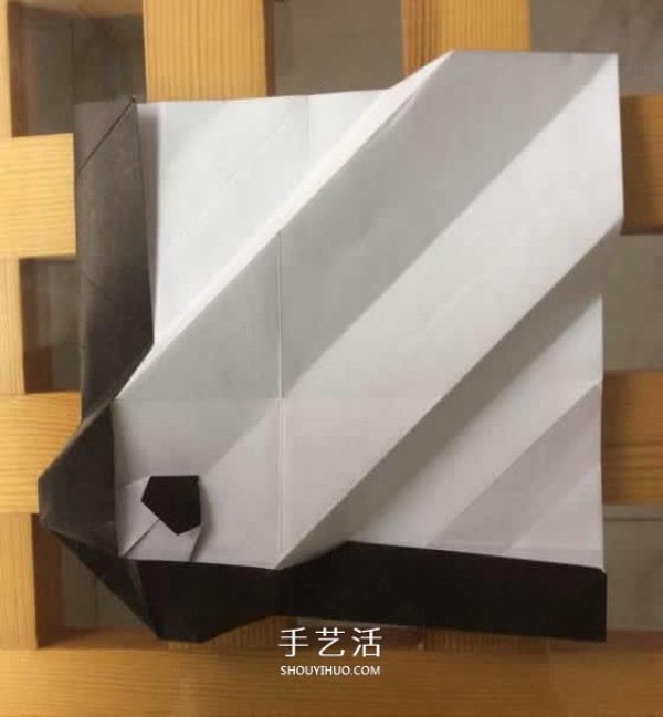 The origami step-by-step illustration of the crawling giant panda is so naive and cute~