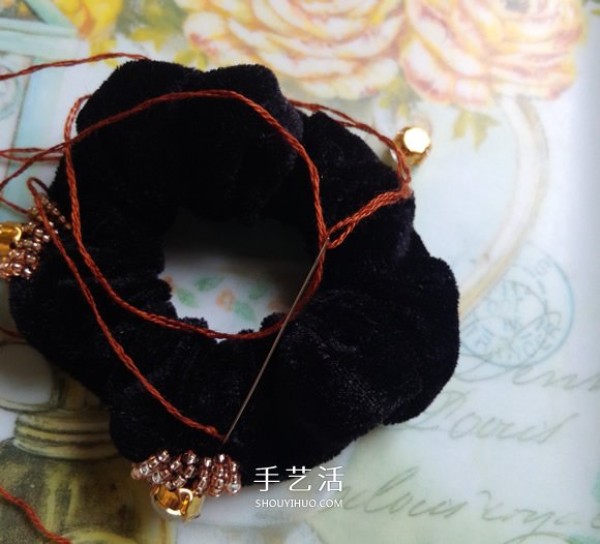 Tutorial on how to transform ordinary hair ties into DIY beautiful beaded hair ties