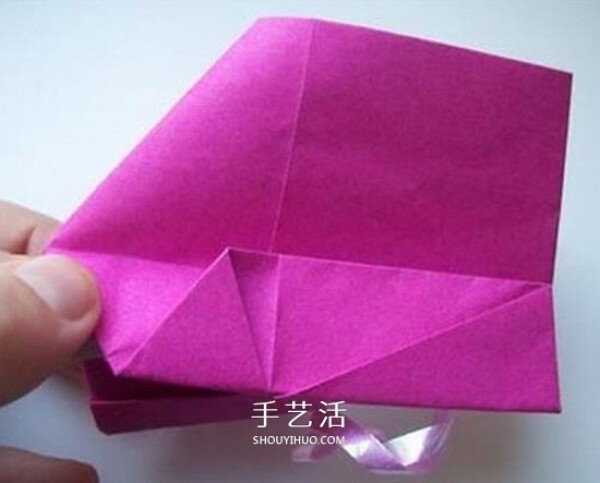 Simple shoe folding method illustrates how to fold womens paper shoes