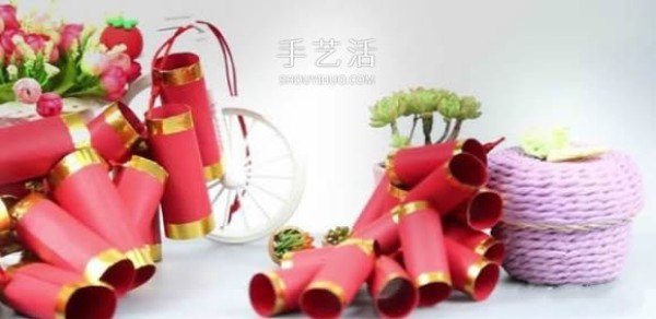 How to make a string of firecrackers from cardboard for decoration