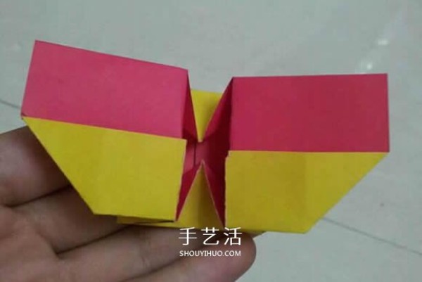 Please open my heart! Fun origami illustration of love box