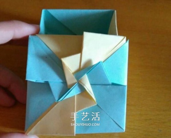 How to fold a windmill box, illustrated tutorial on how to fold a square windmill gift box