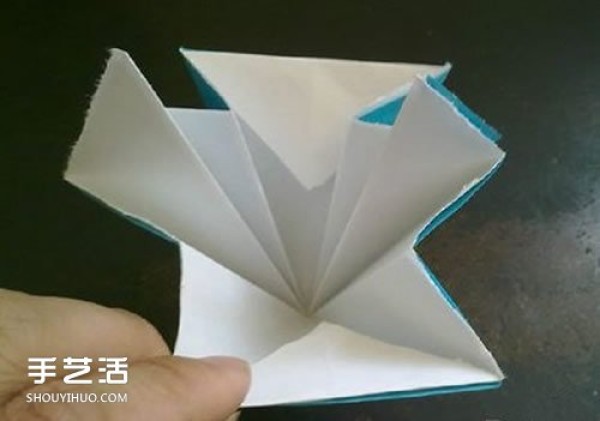 Origami carnation step by step illustration, the folding method of carnation is simple and easy to learn