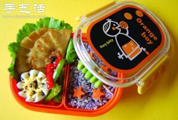 Super interesting bento plate with cartoon pattern