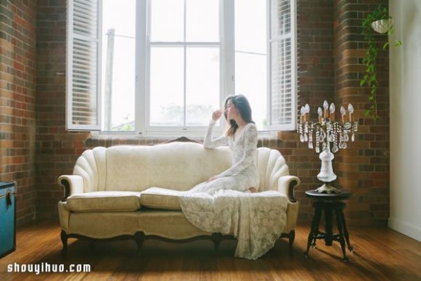 Her love affair with lace: beautiful and romantic brand wedding dresses