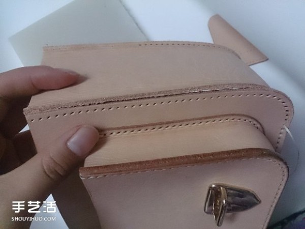 Vegetable tanned leather Cambridge bag making tutorial, homemade Cambridge bag DIY method illustration