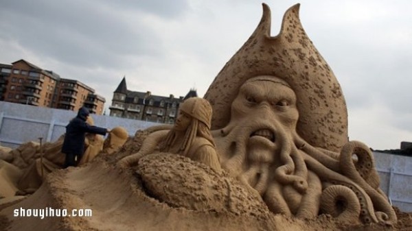 Hollywood movie themed sand sculptures to feel the artistic charm of sand