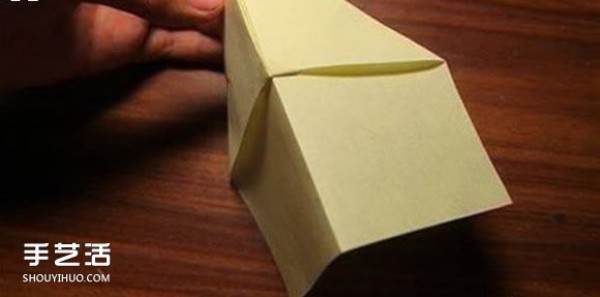 The most stable origami illustration of an airplane.How to fold a plane that flies smoothly