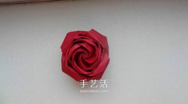 Represents beauty and love! Step-by-step illustration of handmade origami roses