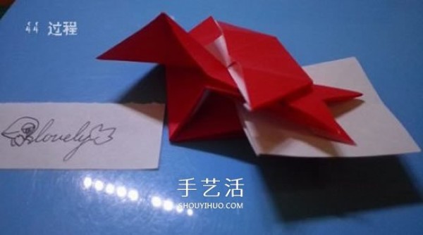 The origami method of a bell illustrates the folding steps of a complex origami bell