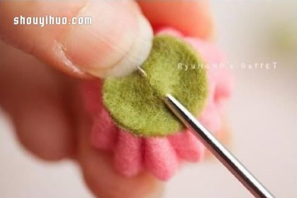 Illustrated Tutorial on Handmade Fabric Art for Cute Personalized Rings