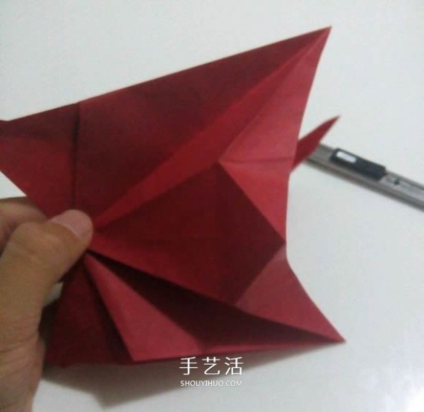 The process of folding the auspicious beast Kirin, the illustrated process of folding the Origami Tetsushi Kamiyas Kirin