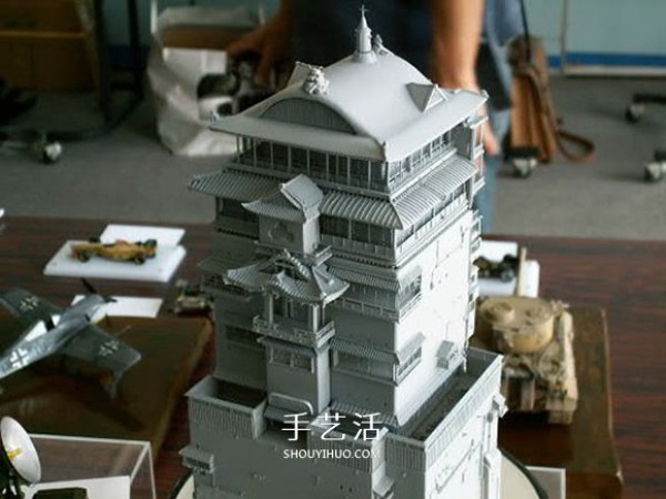 Model parts to assemble the model of Yubabas hot spring house in "Spirited Away"