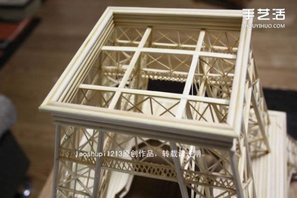 A detailed illustrated tutorial on making a model of the Eiffel Tower using chopsticks and bamboo skewers