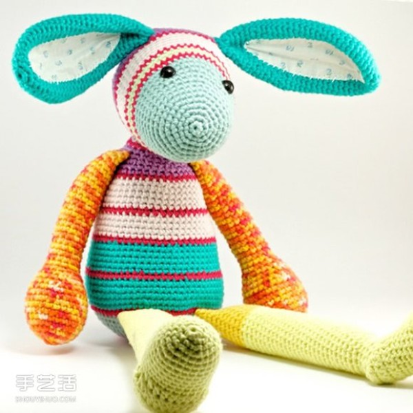 The cute crocheted animal dolls are beautiful and healing