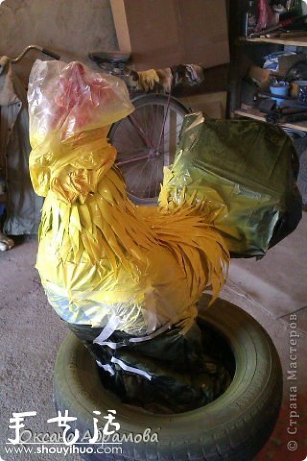 Tutorial on DIY making a big rooster from waste plastic bottles