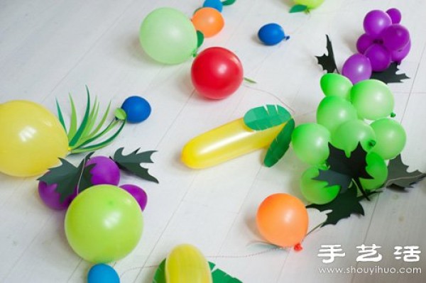 Balloons combined with paper-cut handmade fantasy fruit decorations