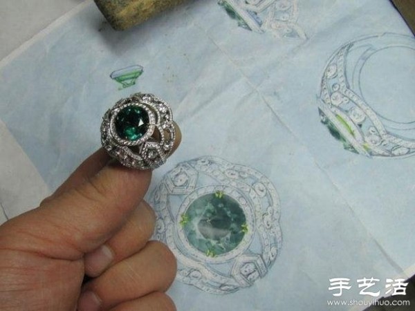 The hand-making process of emerald ring