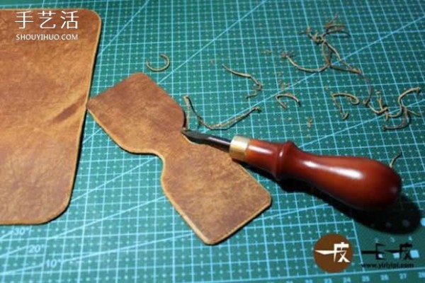 Handmade leather key bag making tutorial DIY key bag tutorial illustration