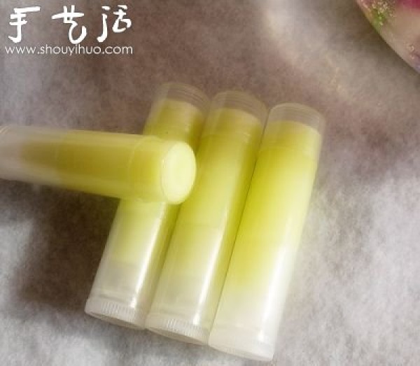 Homemade natural hormone-free lip balm