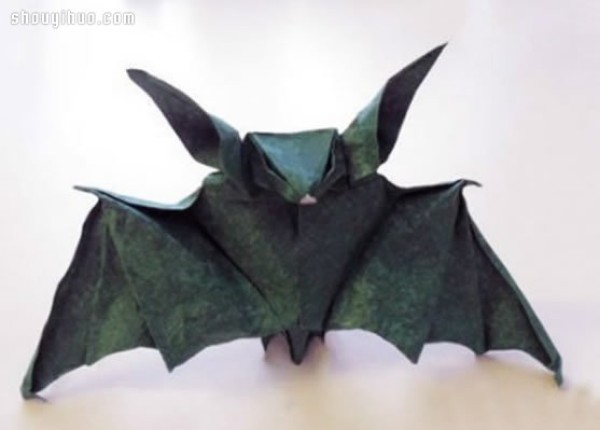 How to fold a bat, step-by-step tutorial on origami bats