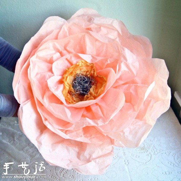 DIY Giant Paper Flower Illustrated Tutorial