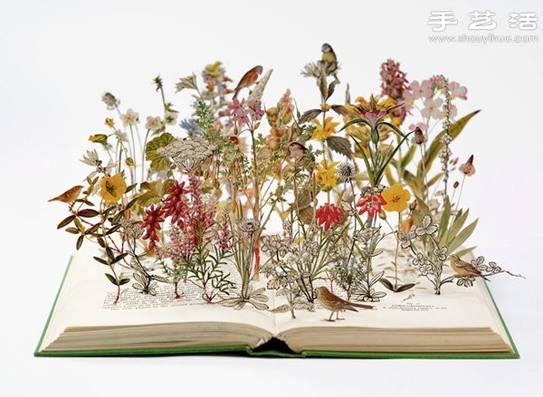 Appreciation of exquisite and delicate book and paper sculptures