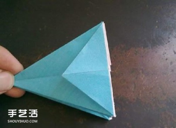 Origami carnation step by step illustration, the folding method of carnation is simple and easy to learn