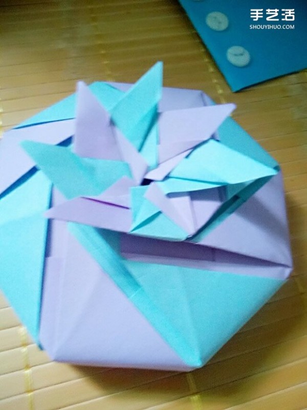 How to Origami a Chinese Valentines Day Gift Box, Illustrations of How to Fold an Octagonal Paper Box