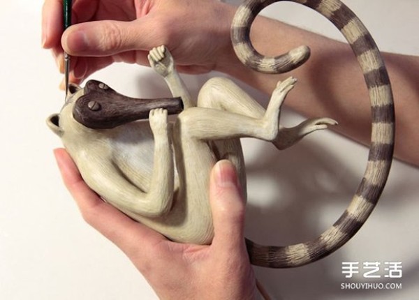 Use exquisite clay crafts to create a different space of reality and fantasy