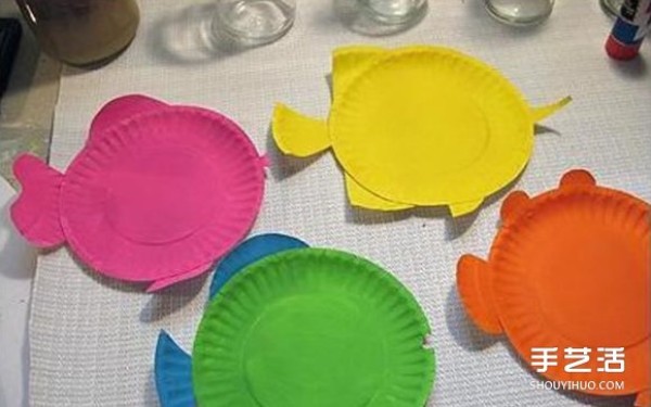 A simple way to make a small fish dinner plate with a disposable dinner plate