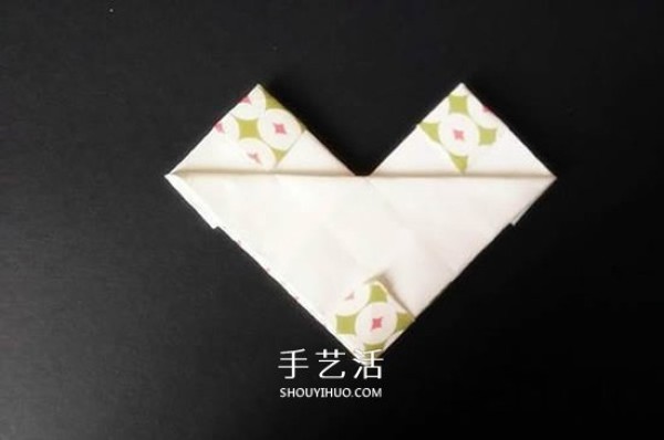 How to fold a simple plaid heart with plaid peach hearts and an illustration of the folding method