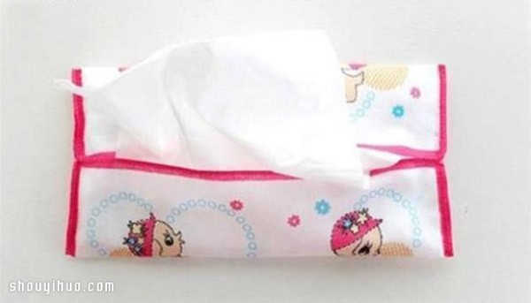 A simple method to make a fabric tissue box using a handkerchief or towel