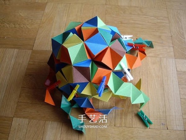 The steps of folding a paper ball and the picture of the detailed steps of origami balls