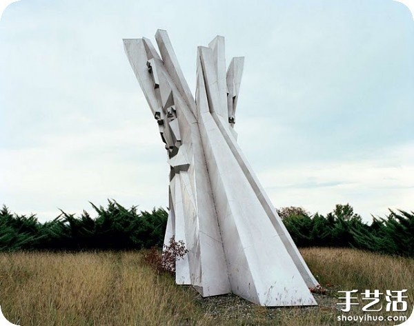 Former Yugoslavia: Postmodern Monumental Sculptures