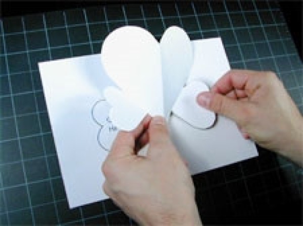 How to make simple love cards and make homemade three-dimensional love cards with illustrations