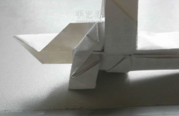 The origami method of a biplane, the step-by-step diagram of how to fold a biplane