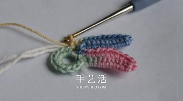 The method of crocheting colorful chrysanthemums in the graphic unit of the crocheting method of chrysanthemums