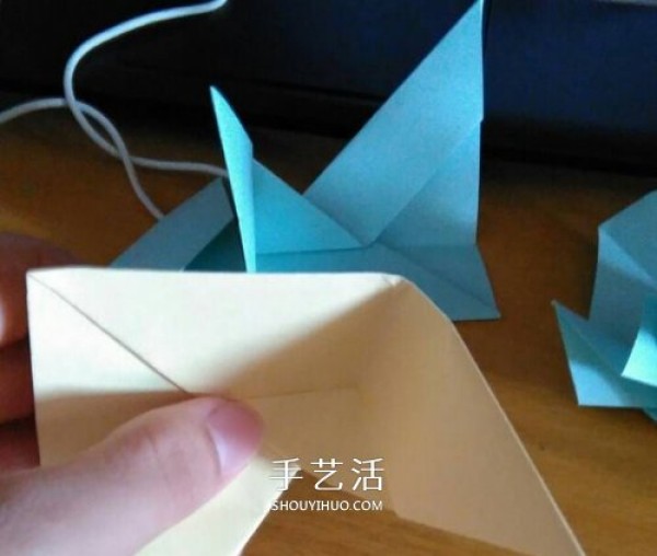 How to fold a windmill box, illustrated tutorial on how to fold a square windmill gift box