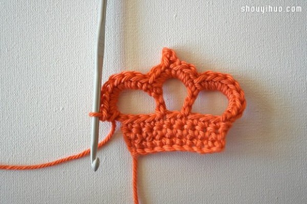 Wool crochet mini crown DIY cute brooch or headband