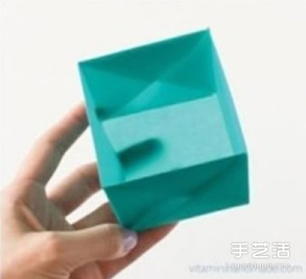 How to fold a square paper box. Illustrations of how to fold a square box.