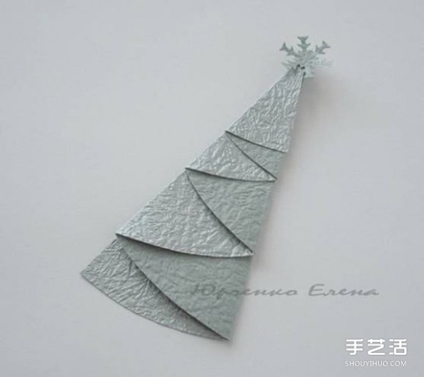 Simple Christmas tree origami tutorial, how to fold greeting cards to decorate the Christmas tree