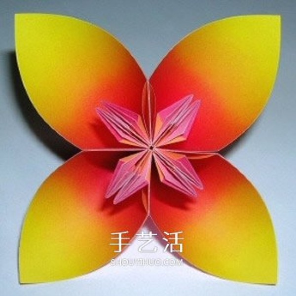 Illustration of the origami method of four-petal flowers, six pieces of which are combined into a beautiful flower ball