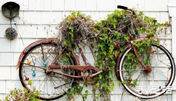 Abandoned bicycles turned into treasures, handmade DIY household products