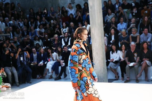 MARNI is located inMilans 2015 Spring and Summer Fashion Flower Market