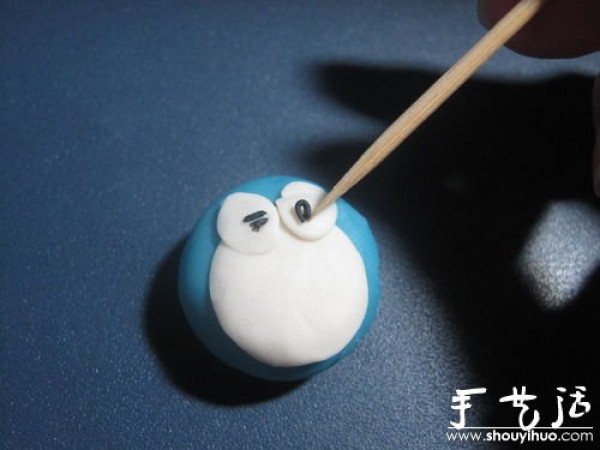 PlasticineTutorial on making Doraemon by hand